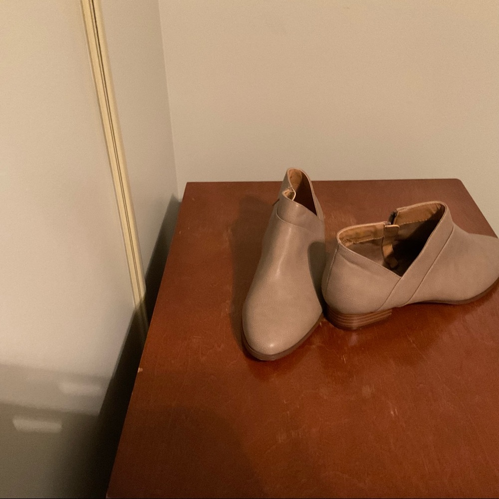 Shoes - Picture 4 of 4